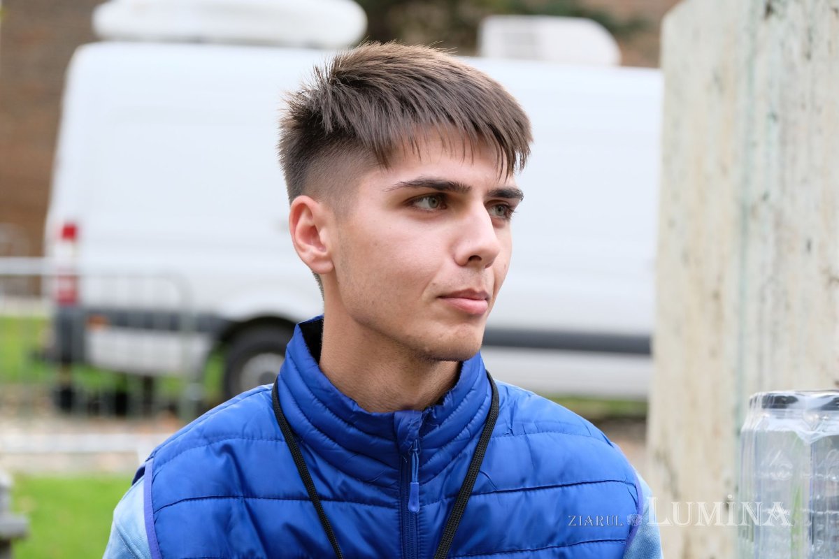 Tinerii au oferit daruri pelerinilor Sfântului Cuvios Dimitrie 231440