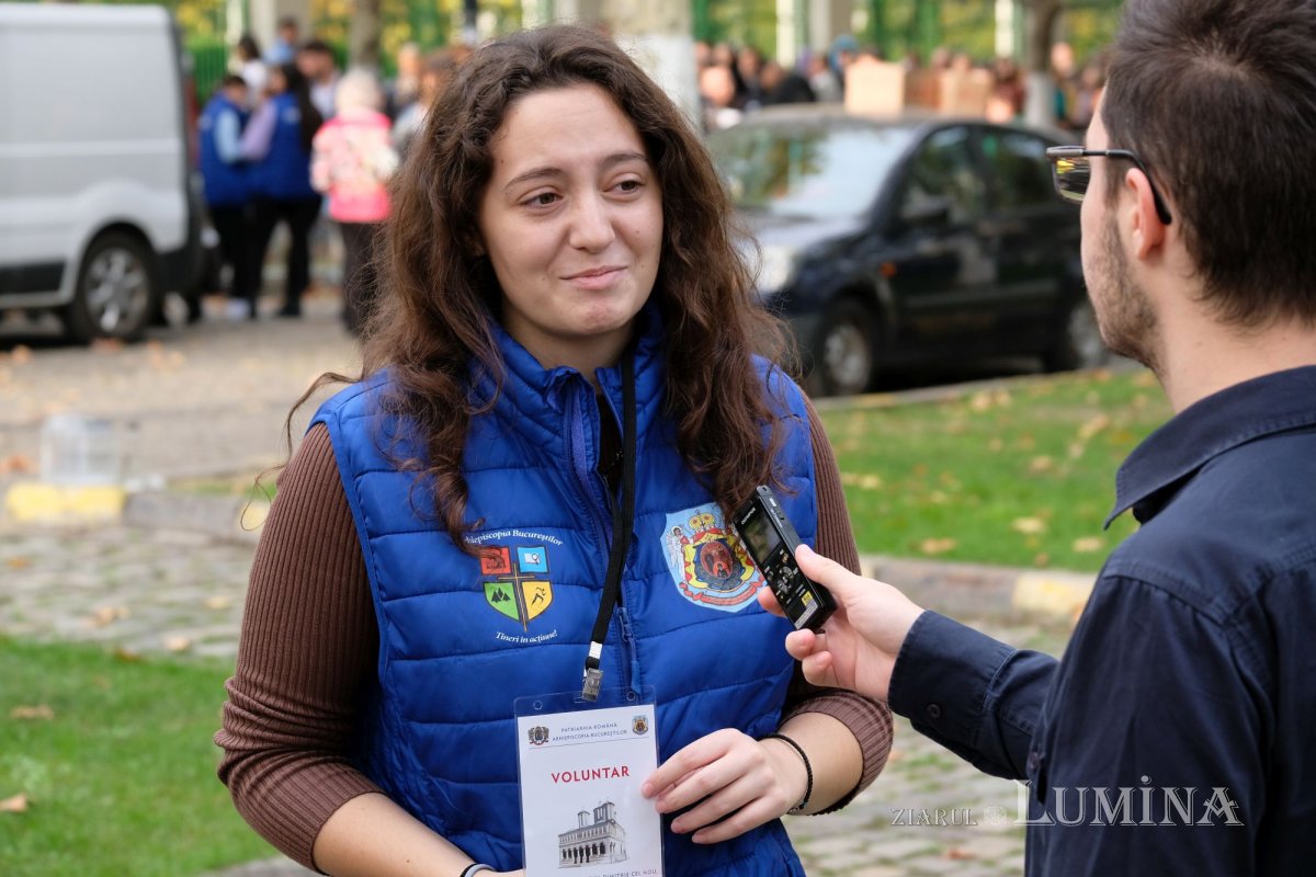 Tinerii au oferit daruri pelerinilor Sfântului Cuvios Dimitrie 231442