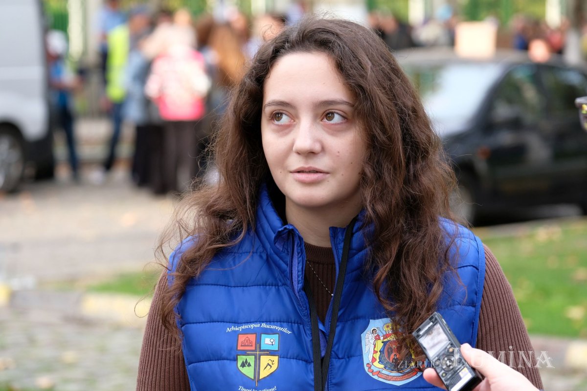 Tinerii au oferit daruri pelerinilor Sfântului Cuvios Dimitrie 231443