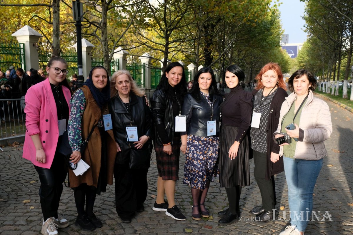 Tinerii au oferit daruri pelerinilor Sfântului Cuvios Dimitrie 231444