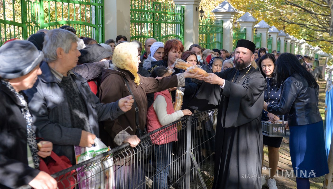 Hrană pentru pelerini în a patra zi a pelerinajului bucureștean 231959
