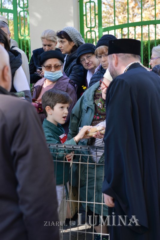 Hrană pentru pelerini în a patra zi a pelerinajului bucureștean 231960