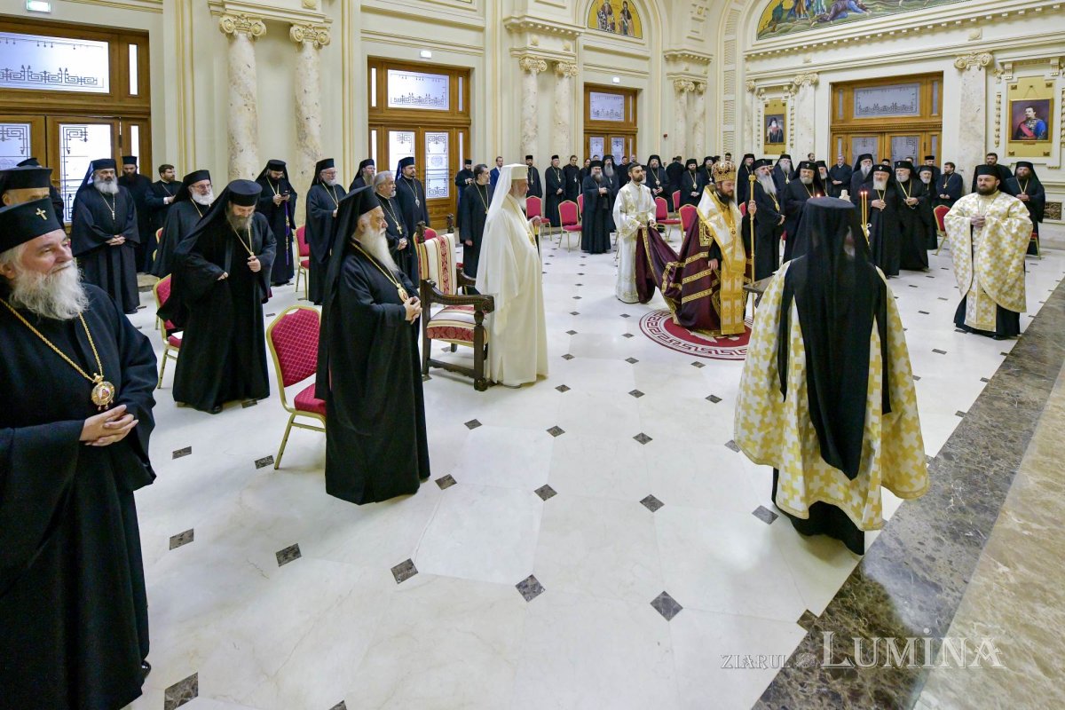 Întrunirea Sfântului Sinod la Palatul Patriarhiei 232070