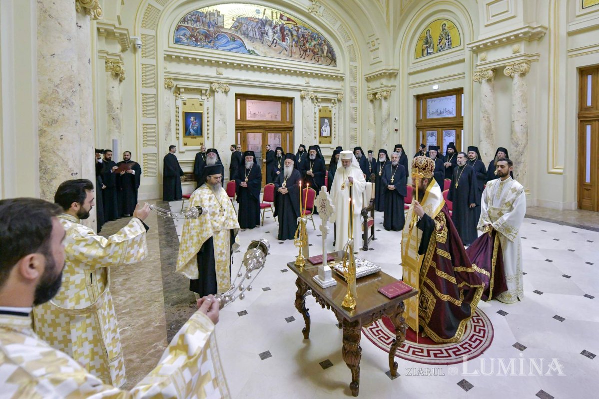 Întrunirea Sfântului Sinod la Palatul Patriarhiei 232072