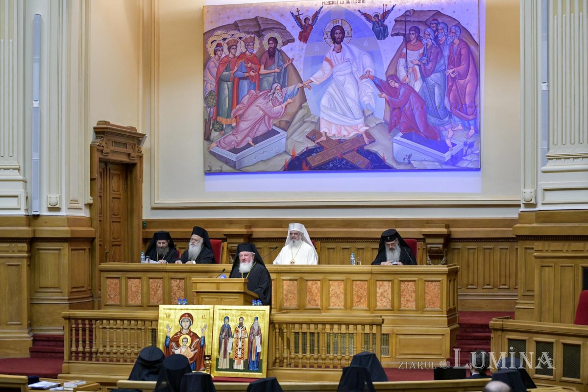 Întrunirea Sfântului Sinod la Palatul Patriarhiei 232103