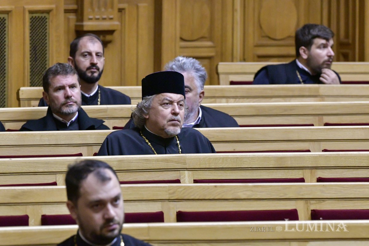 Întrunirea Sfântului Sinod la Palatul Patriarhiei 232111