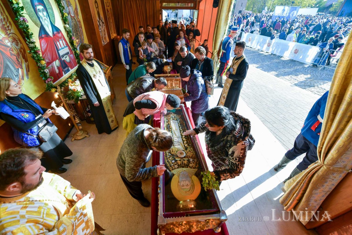 Pelerini pe Colina Bucuriei la sărbătoarea Sfântului Cuvios Dimitrie cel Nou, Ocrotitorul Bucureştilor 232037