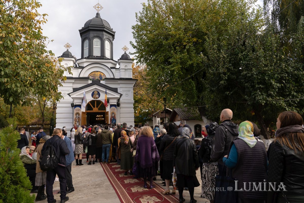 Înnoire la Parohia Cărămidarii de Sus-Grozăvești 232270