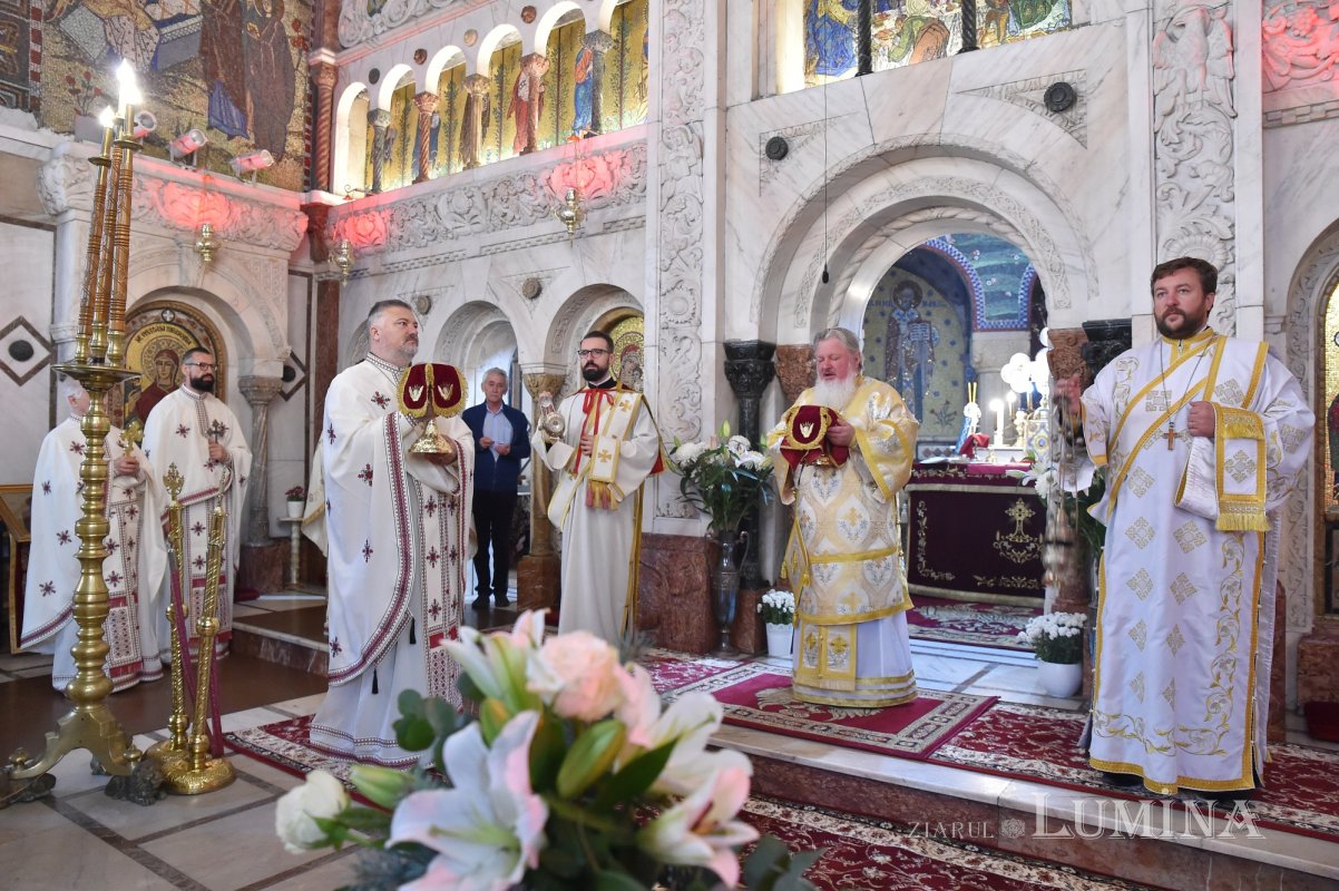 Biserica Parohiei Parcul Domeniilor-Cașin și-a cinstit ocrotitorii 233223