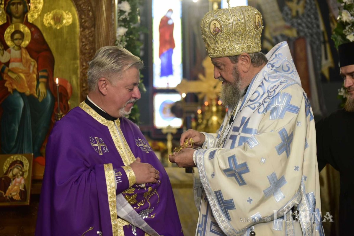 Pictura Bisericii „Sfinții Arhangheli” din Sibiu-Ștrand a fost sfințită 233257