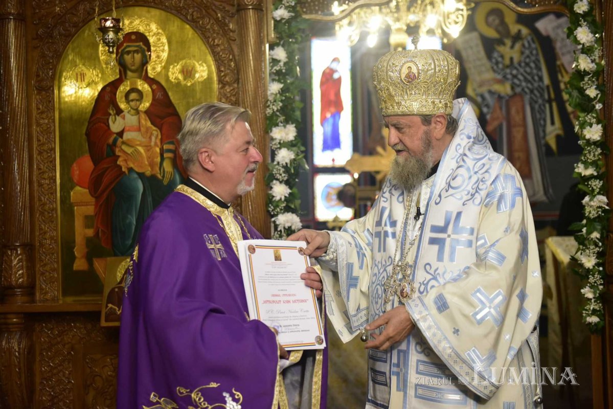 Pictura Bisericii „Sfinții Arhangheli” din Sibiu-Ștrand a fost sfințită 233262