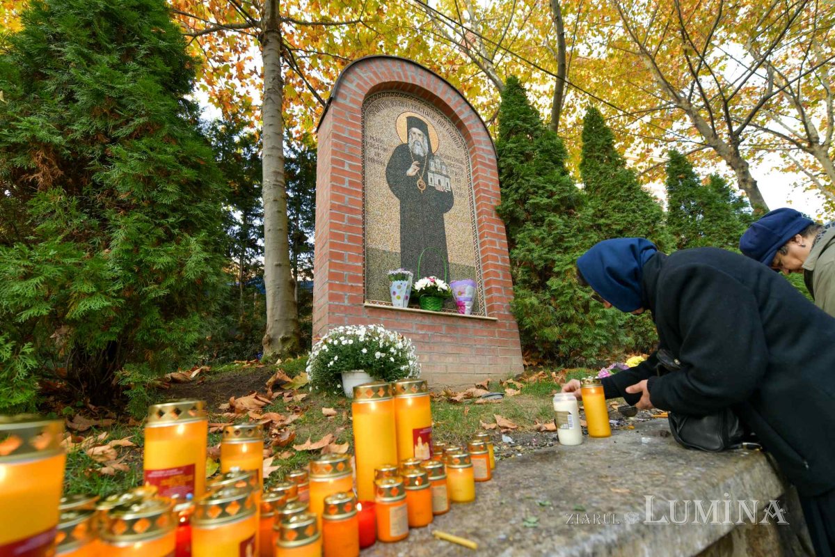 Fluviu de mulțumire către Sfântul Nectarie Taumaturgul 233335