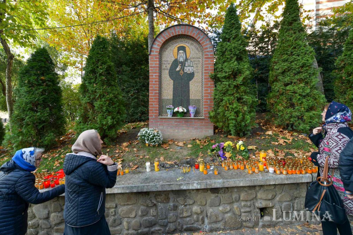 Fluviu de mulțumire către Sfântul Nectarie Taumaturgul 233340