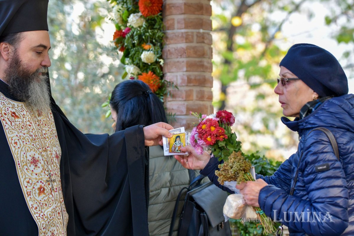 Fluviu de mulțumire către Sfântul Nectarie Taumaturgul 233355