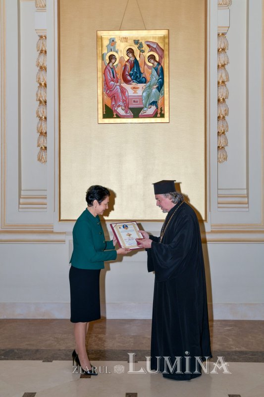 Ordinul „Maria Brâncoveanu” pentru directoarea Grădiniţei „Buna Vestire” din Bucureşti 233678