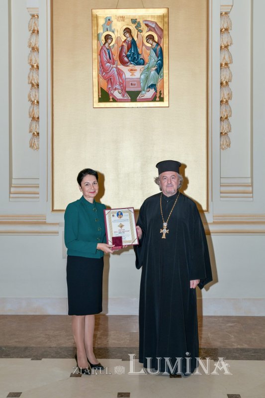 Ordinul „Maria Brâncoveanu” pentru directoarea Grădiniţei „Buna Vestire” din Bucureşti 233680