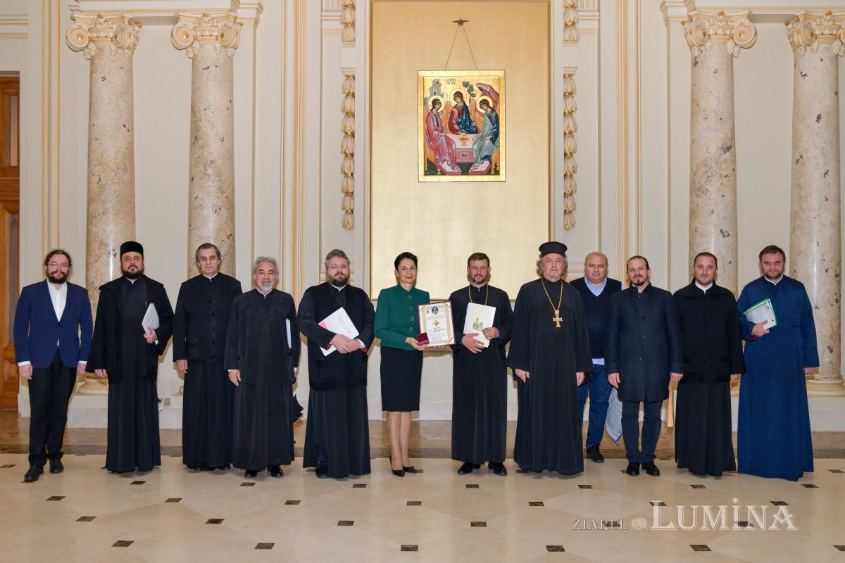 Ordinul „Maria Brâncoveanu” pentru directoarea Grădiniţei „Buna Vestire” din Bucureşti 233682