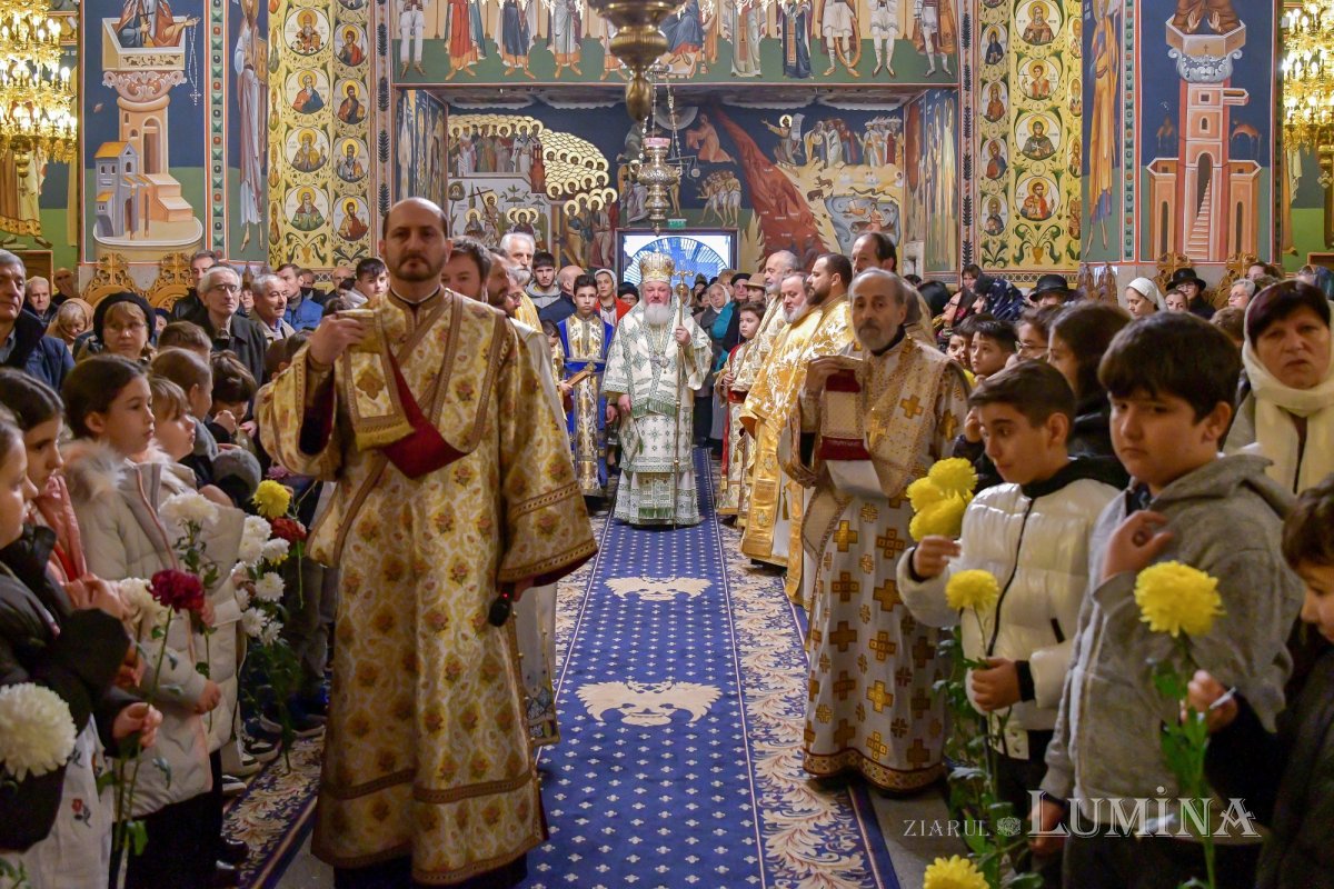 Starețul isihast al Mănăstirii Neamț sărbătorit în Capitală 234200