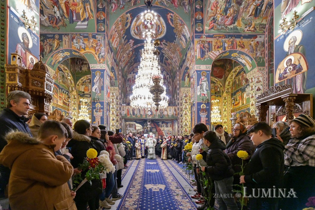 Starețul isihast al Mănăstirii Neamț sărbătorit în Capitală 234222