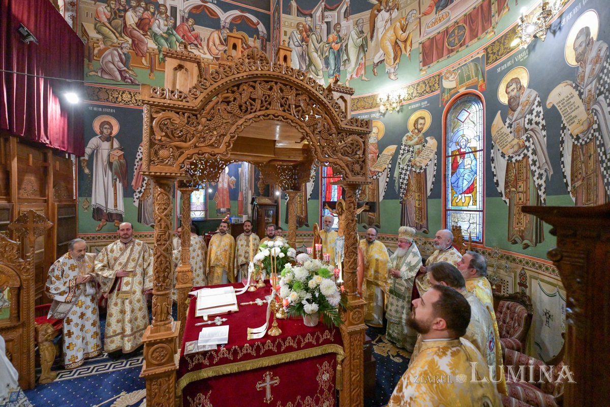 Starețul isihast al Mănăstirii Neamț sărbătorit în Capitală 234239