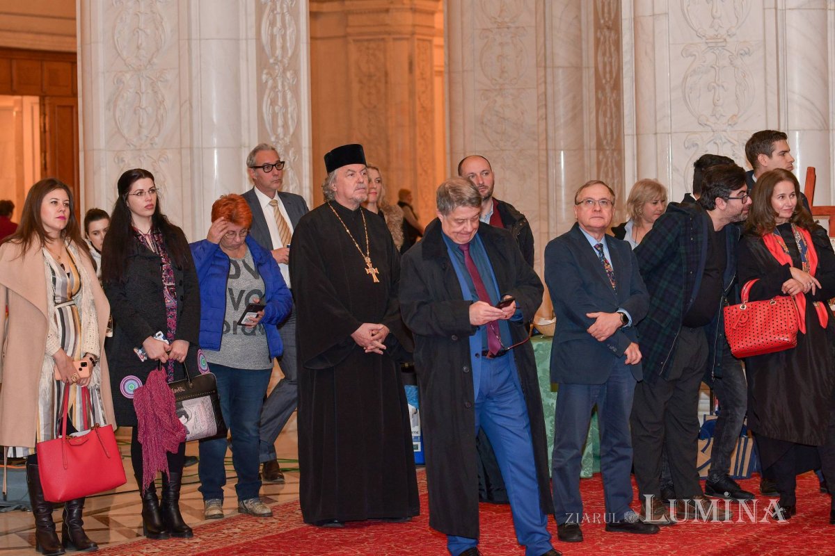 Expoziţie-eveniment la Palatul Parlamentului 234348