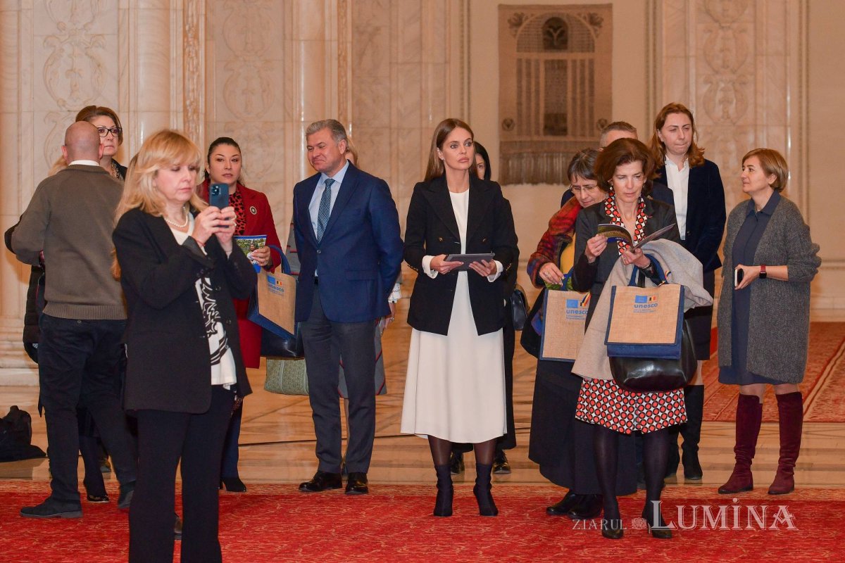 Expoziţie-eveniment la Palatul Parlamentului 234350