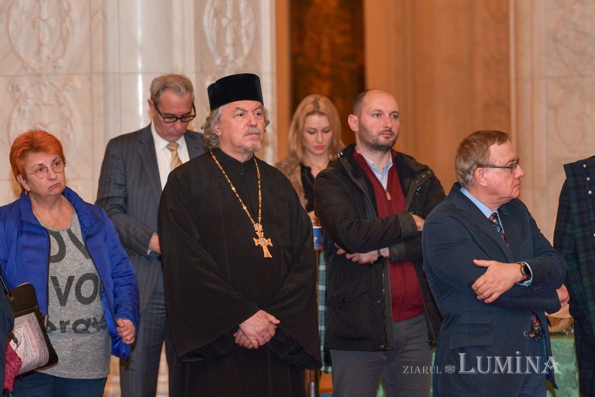 Expoziţie-eveniment la Palatul Parlamentului 234354