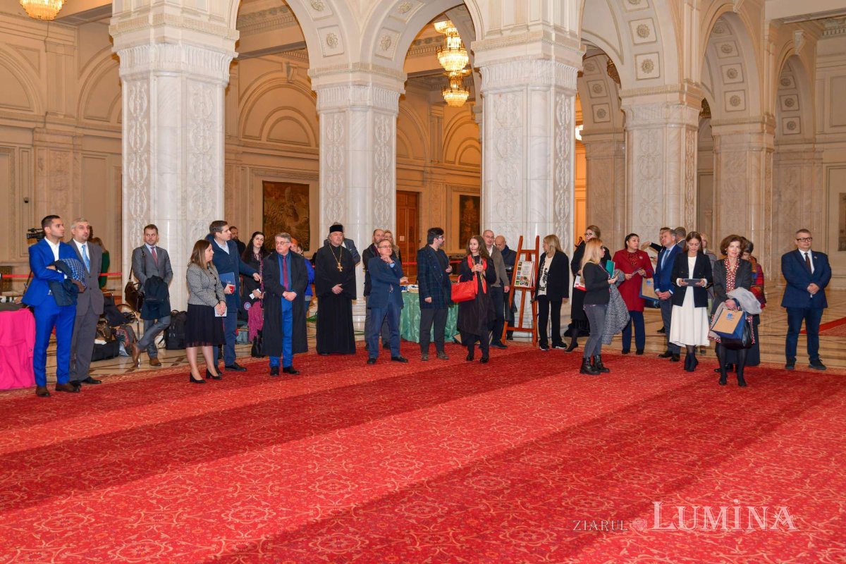 Expoziţie-eveniment la Palatul Parlamentului 234356