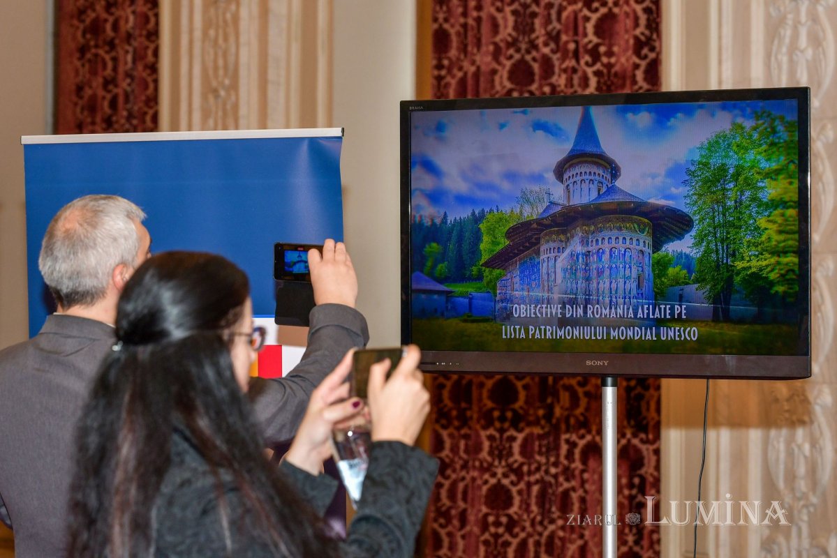 Expoziţie-eveniment la Palatul Parlamentului 234373