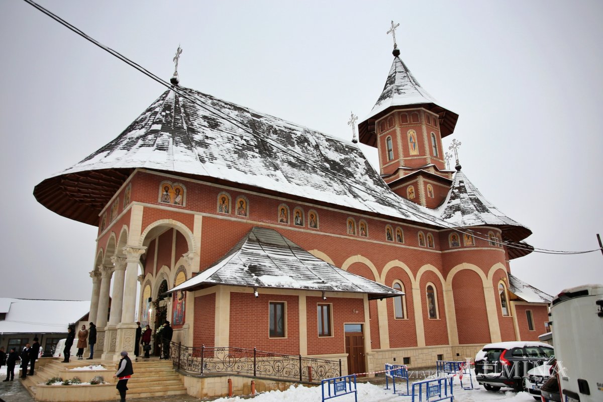 Sfințirea paraclisului Bisericii „Sfinții Trei Ierarhi” din Humulești 234676