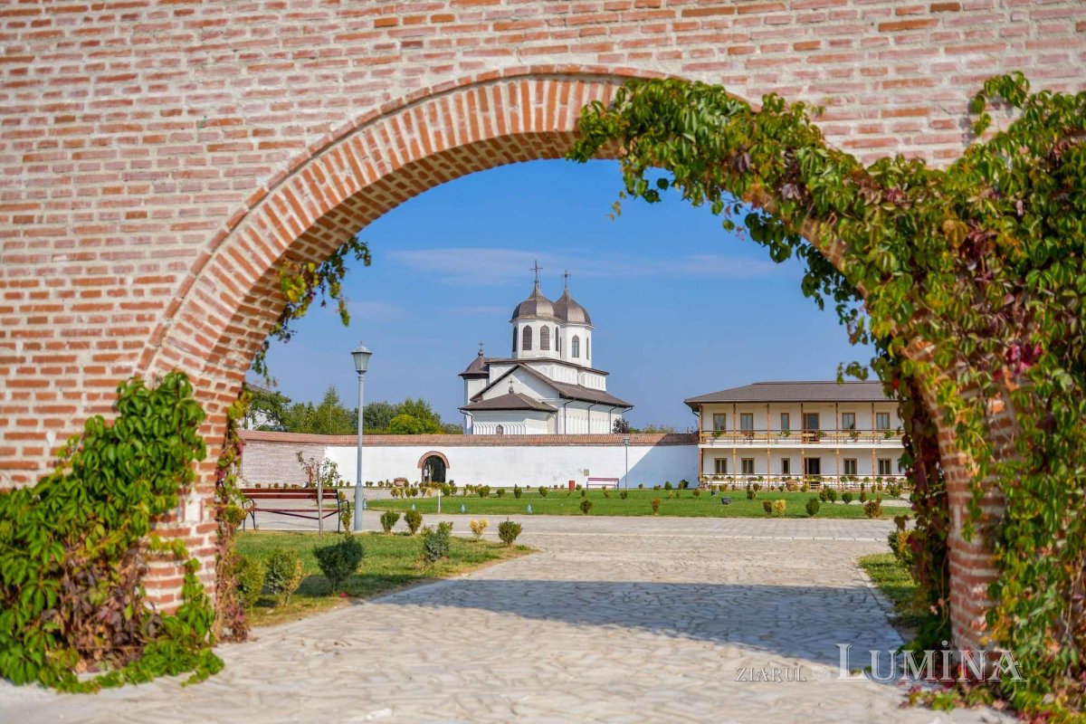 Fotografii artistice ale Publicațiilor Lumina 235240