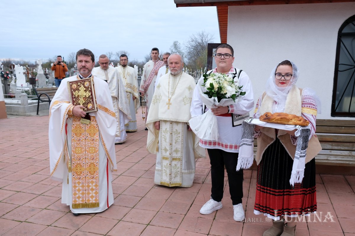 Binecuvântarea lucrărilor realizate la o parohie prahoveană 235374