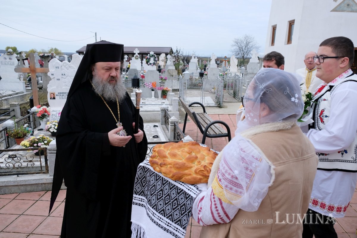 Binecuvântarea lucrărilor realizate la o parohie prahoveană 235376