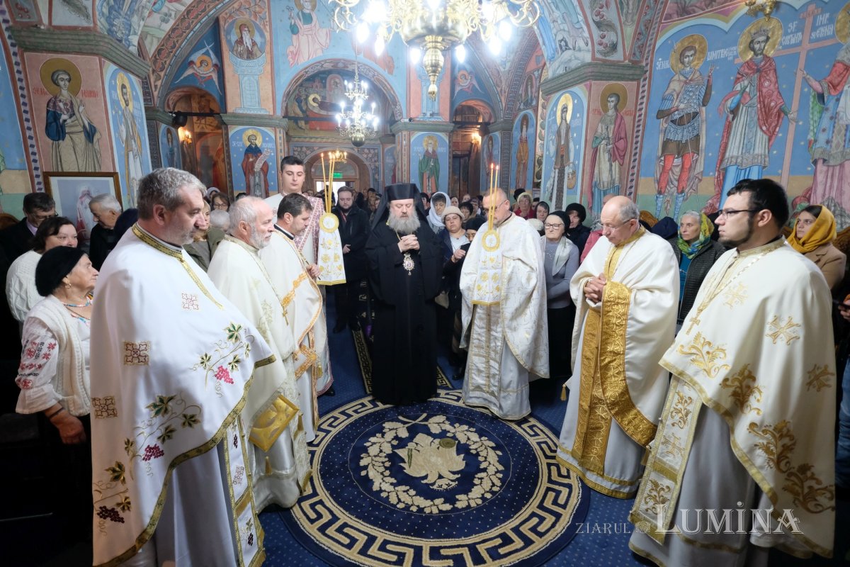 Binecuvântarea lucrărilor realizate la o parohie prahoveană 235377