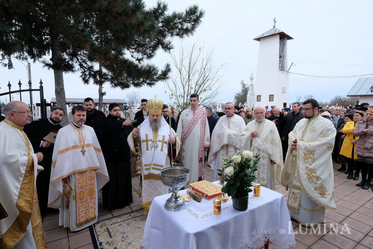 Binecuvântarea lucrărilor realizate la o parohie prahoveană 235382