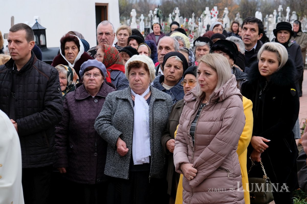 Binecuvântarea lucrărilor realizate la o parohie prahoveană 235383