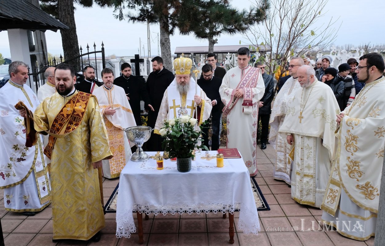 Binecuvântarea lucrărilor realizate la o parohie prahoveană 235384