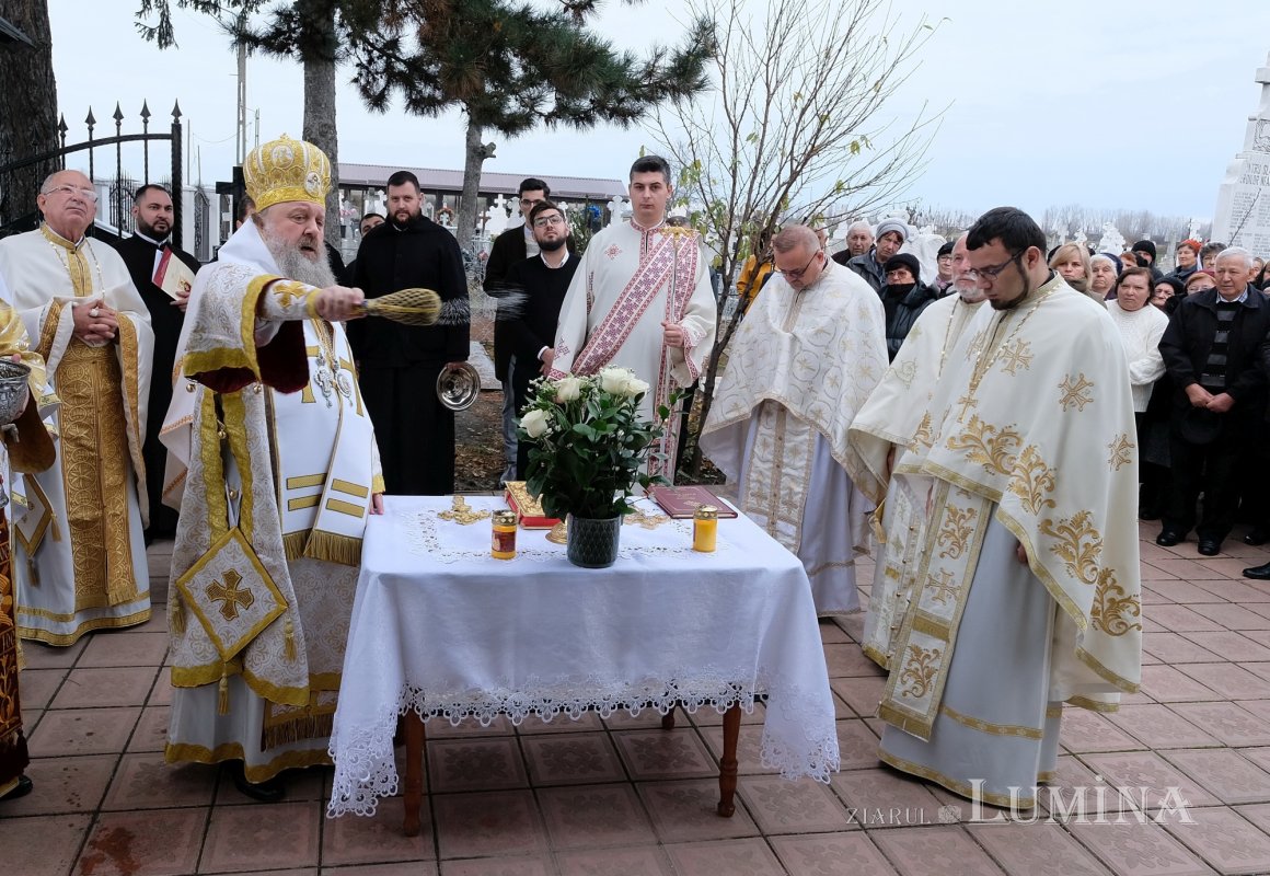Binecuvântarea lucrărilor realizate la o parohie prahoveană 235386