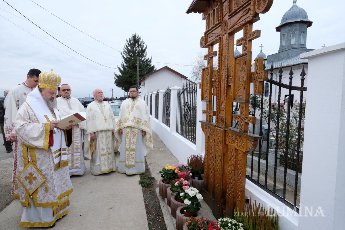 Binecuvântarea lucrărilor realizate la o parohie prahoveană 235390