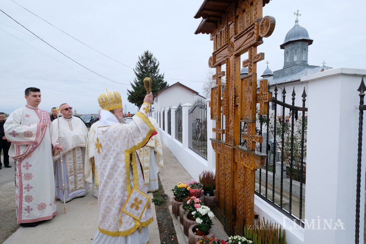 Binecuvântarea lucrărilor realizate la o parohie prahoveană 235392