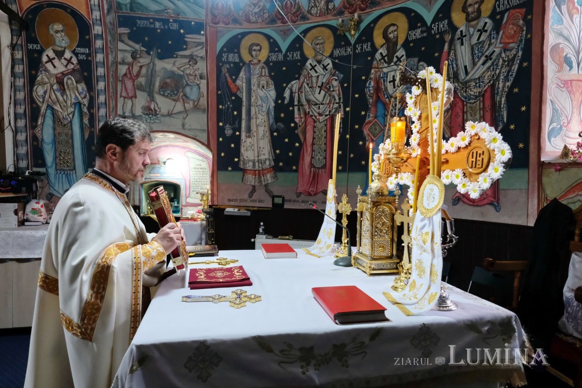 Binecuvântarea lucrărilor realizate la o parohie prahoveană 235395