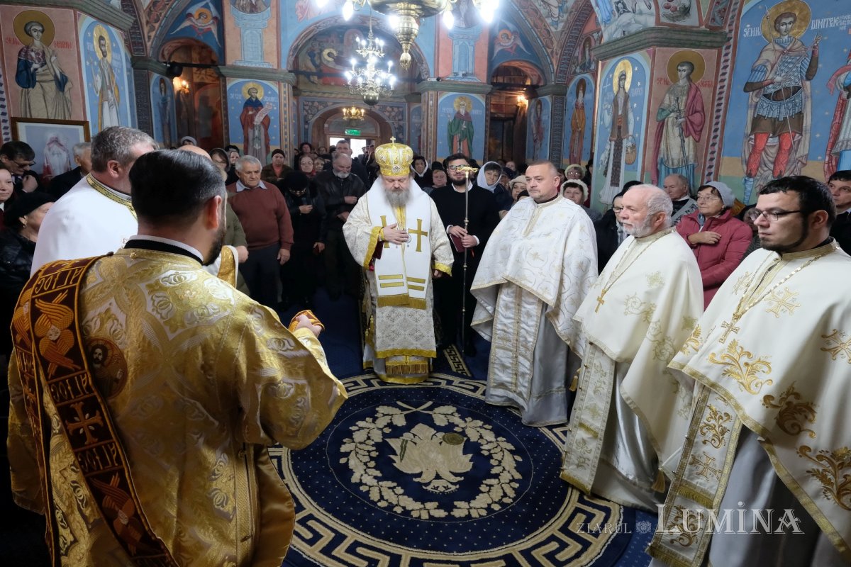 Binecuvântarea lucrărilor realizate la o parohie prahoveană 235397