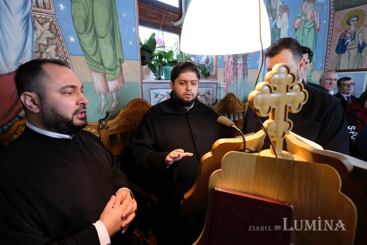 Binecuvântarea lucrărilor realizate la o parohie prahoveană 235398