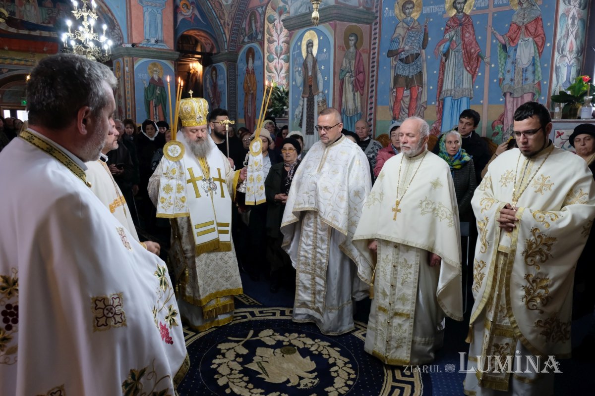 Binecuvântarea lucrărilor realizate la o parohie prahoveană 235403