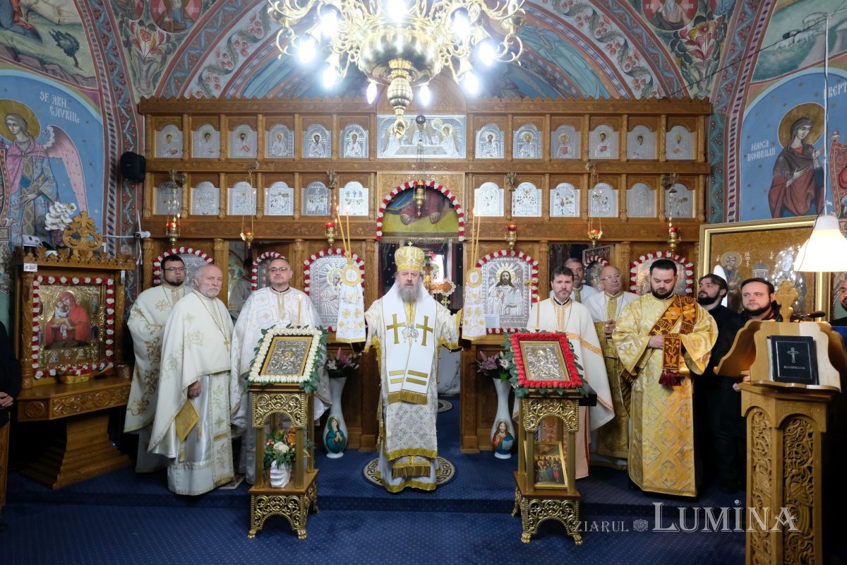 Binecuvântarea lucrărilor realizate la o parohie prahoveană 235405