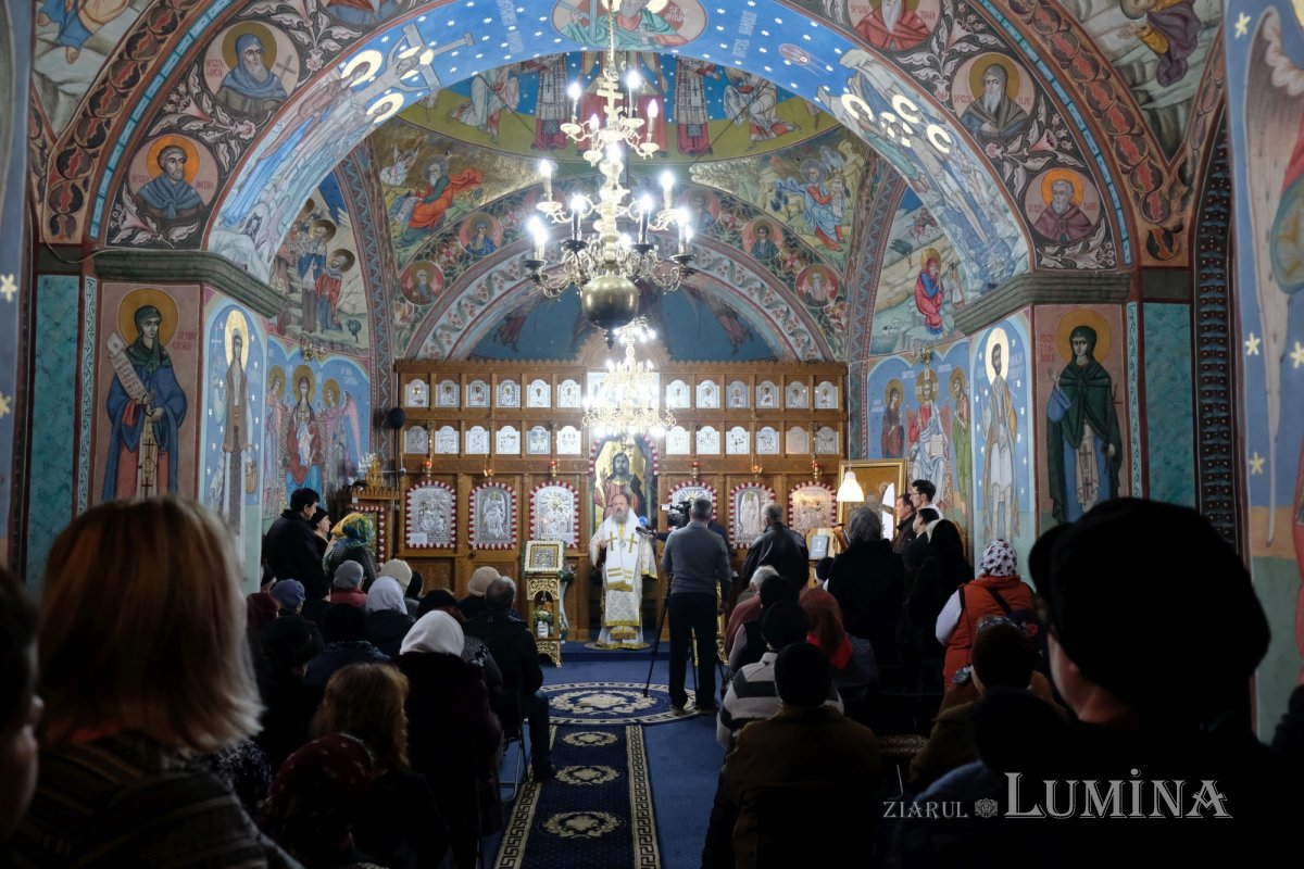 Binecuvântarea lucrărilor realizate la o parohie prahoveană 235409