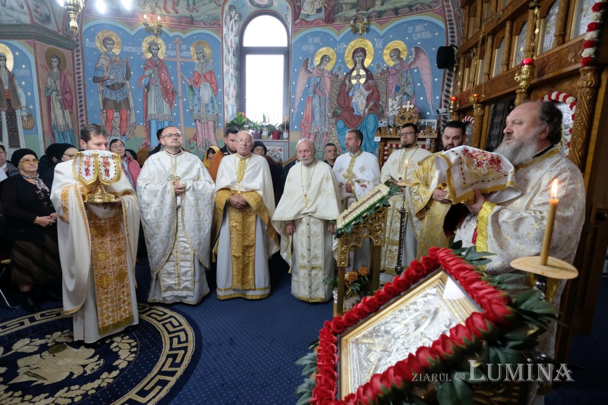 Binecuvântarea lucrărilor realizate la o parohie prahoveană 235412