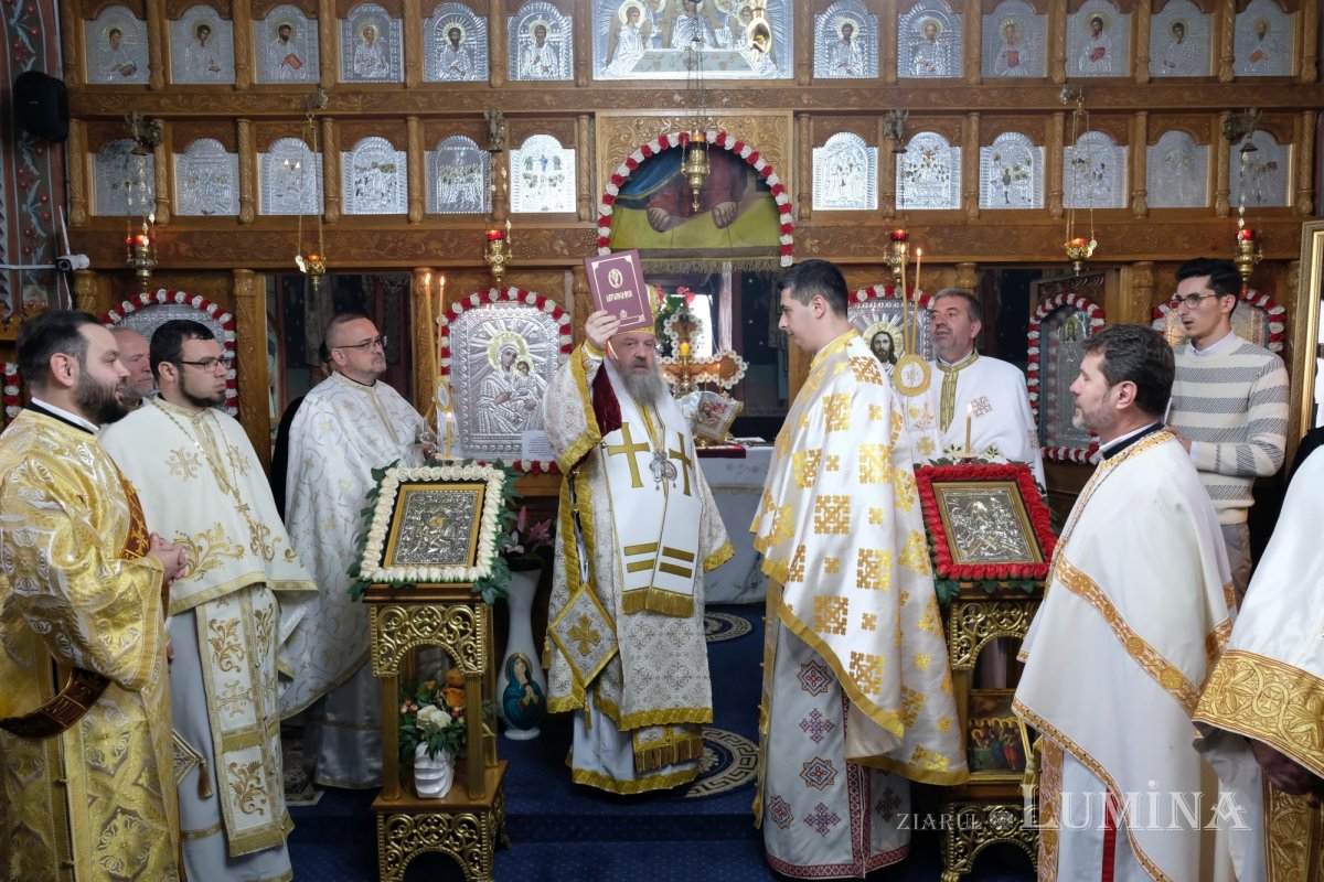 Binecuvântarea lucrărilor realizate la o parohie prahoveană 235415