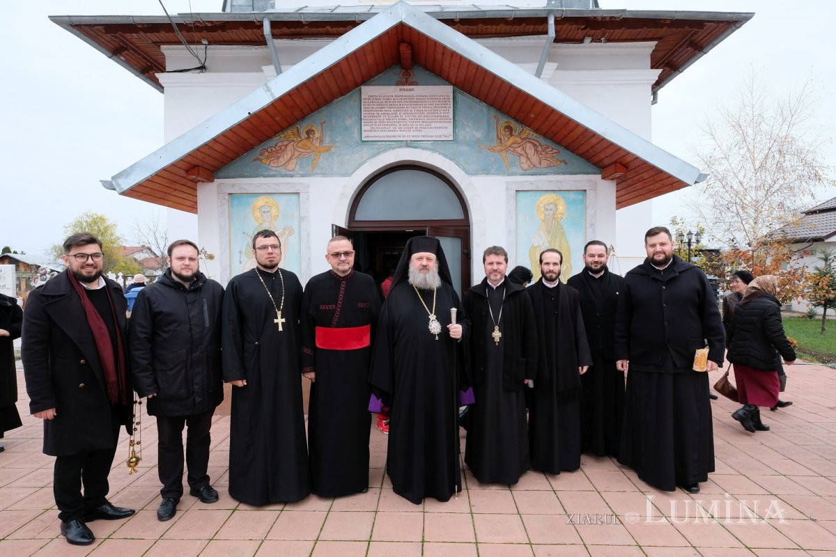 Binecuvântarea lucrărilor realizate la o parohie prahoveană 235418