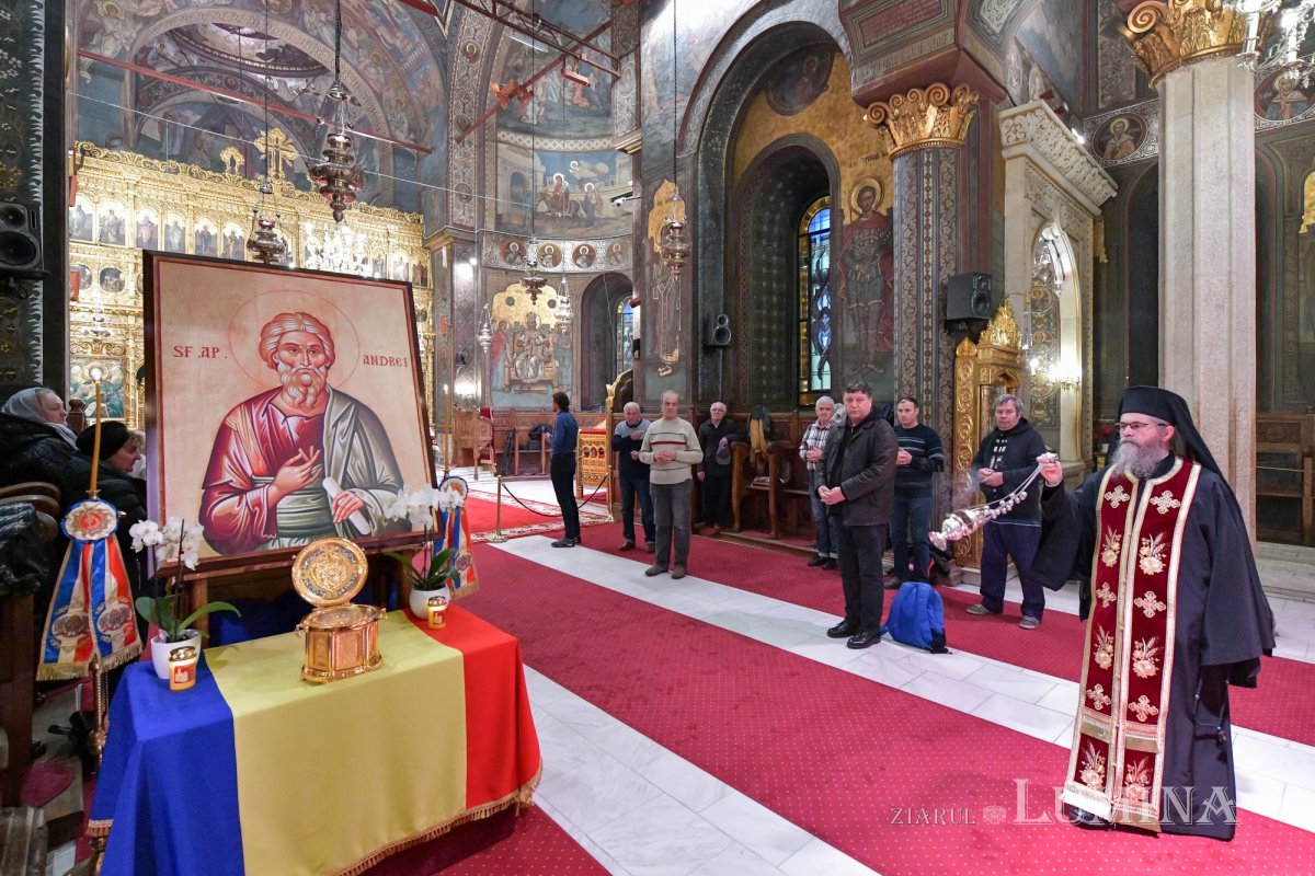 Laudă de seară adusă Ocrotitorului României la Catedrala Patriarhală 235611